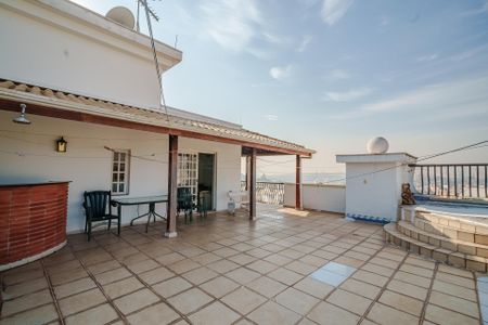 Apartamento à venda com 225m², 4 quartos e 3 vagasCobertura
