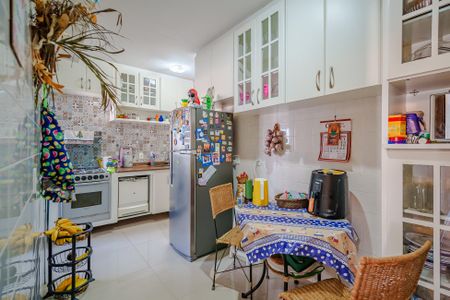 Apartamento à venda com 225m², 4 quartos e 3 vagasCozinha