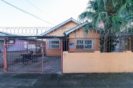 Casa à venda com 105m², 2 quartos e 1 vaga Casa à venda com 105m², 2 quartos e 1 vagaFachada