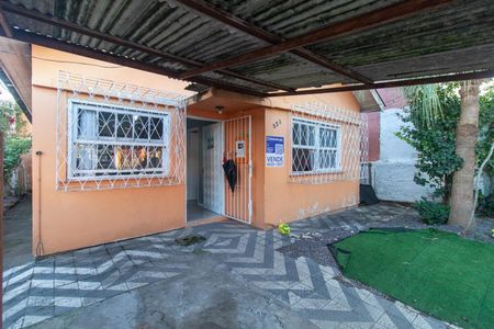 Casa à venda com 105m², 2 quartos e 1 vaga Casa à venda com 105m², 2 quartos e 1 vagaFachada