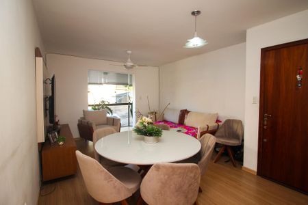 Apartamento à venda com 100m², 2 quartos e 2 vagasSala