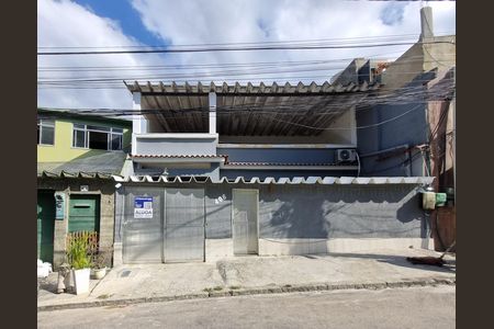 Casa à venda com 100m², 2 quartos e 1 vagaFachada + placa