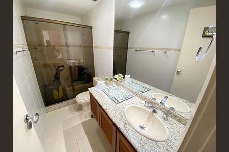 Apartamento para alugar com 192m², 4 quartos e 2 vagas