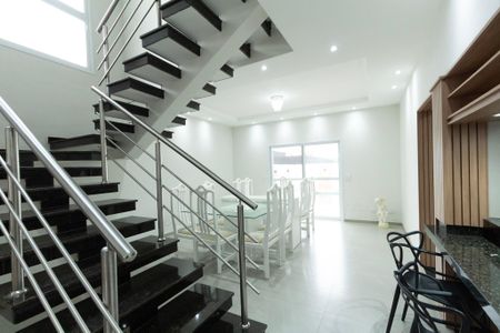 Casa de condomínio para alugar com 200m², 4 quartos e 4 vagas