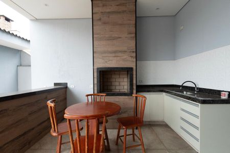 Casa de condomínio para alugar com 200m², 4 quartos e 4 vagas
