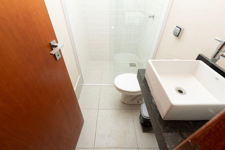 Casa de condomínio para alugar com 200m², 4 quartos e 4 vagas