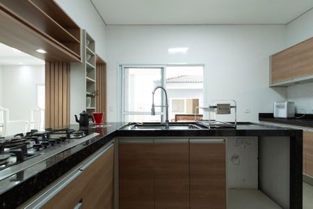Casa de condomínio para alugar com 200m², 4 quartos e 4 vagas