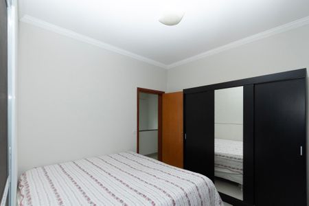 Casa de condomínio para alugar com 200m², 4 quartos e 4 vagas