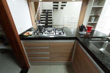 Casa de condomínio para alugar com 200m², 4 quartos e 4 vagas