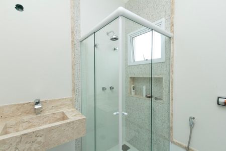 Casa de condomínio para alugar com 200m², 4 quartos e 4 vagas