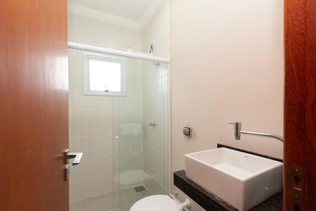 Casa de condomínio para alugar com 200m², 4 quartos e 4 vagas