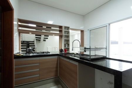 Casa de condomínio para alugar com 200m², 4 quartos e 4 vagas