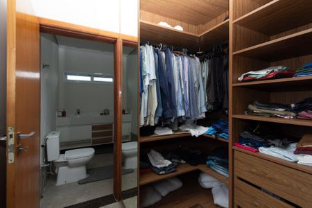 Casa de condomínio para alugar com 200m², 4 quartos e 4 vagas