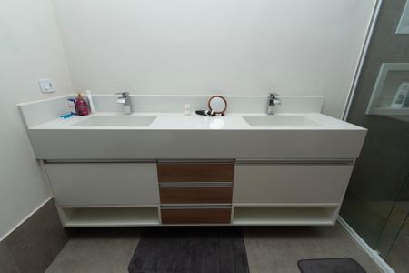 Casa de condomínio para alugar com 200m², 4 quartos e 4 vagas