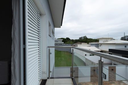 Casa de condomínio para alugar com 200m², 4 quartos e 4 vagas