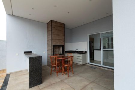 Casa de condomínio para alugar com 200m², 4 quartos e 4 vagas