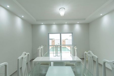 Casa de condomínio para alugar com 200m², 4 quartos e 4 vagas