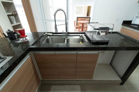 Casa de condomínio para alugar com 200m², 4 quartos e 4 vagas
