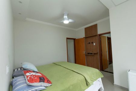Casa de condomínio para alugar com 200m², 4 quartos e 4 vagas