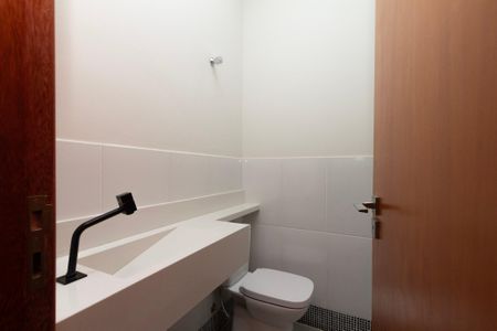 Casa de condomínio para alugar com 200m², 4 quartos e 4 vagas