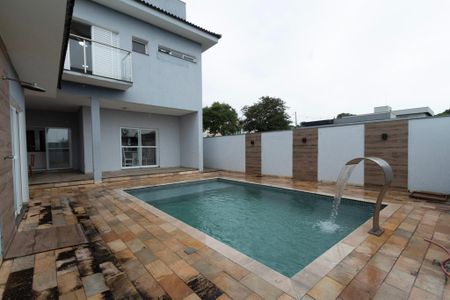 Casa de condomínio para alugar com 200m², 4 quartos e 4 vagas