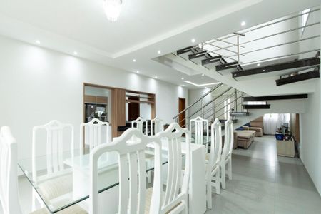 Casa de condomínio para alugar com 200m², 4 quartos e 4 vagas