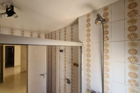 Apartamento à venda com 170m², 3 quartos e 2 vagas Apartamento à venda com 170m², 3 quartos e 2 vagasBanheiro da Suíte