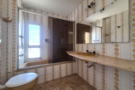 Apartamento à venda com 170m², 3 quartos e 2 vagas Apartamento à venda com 170m², 3 quartos e 2 vagasBanheiro da Suíte