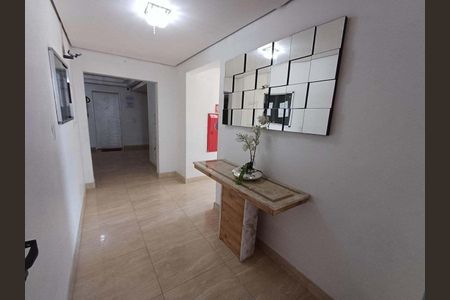 Apartamento à venda com 57m², 2 quartos e 1 vaga Apartamento à venda com 57m², 2 quartos e 1 vagaHall