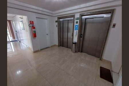 Apartamento à venda com 57m², 2 quartos e 1 vaga Apartamento à venda com 57m², 2 quartos e 1 vagaElevadores