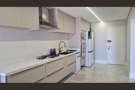Casa de condomínio à venda com 330m², 4 quartos e 4 vagas Casa de condomínio à venda com 330m², 4 quartos e 4 vagasCozinha