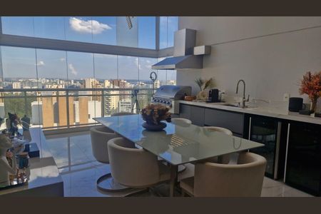Casa de condomínio à venda com 330m², 4 quartos e 4 vagas Casa de condomínio à venda com 330m², 4 quartos e 4 vagasSala