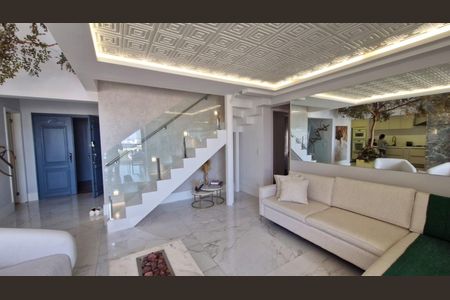 Casa de condomínio à venda com 330m², 4 quartos e 4 vagas Casa de condomínio à venda com 330m², 4 quartos e 4 vagasSala