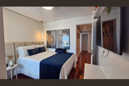 Casa de condomínio à venda com 330m², 4 quartos e 4 vagas Casa de condomínio à venda com 330m², 4 quartos e 4 vagasQuarto