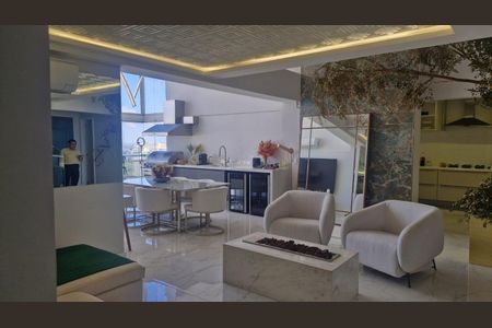 Casa de condomínio à venda com 330m², 4 quartos e 4 vagas Casa de condomínio à venda com 330m², 4 quartos e 4 vagasSala