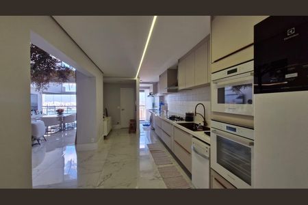 Casa de condomínio à venda com 330m², 4 quartos e 4 vagas Casa de condomínio à venda com 330m², 4 quartos e 4 vagasCozinha