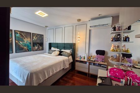 Casa de condomínio à venda com 330m², 4 quartos e 4 vagas Casa de condomínio à venda com 330m², 4 quartos e 4 vagasQuarto
