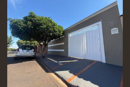 Casa para alugar com 98m², 3 quartos e 5 vagas Casa para alugar com 98m², 3 quartos e 5 vagasFachada