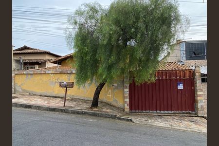 Casa para alugar com 300m², 3 quartos e 2 vagasFachada