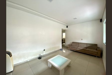 Sala de casa para alugar com 3 quartos, 300m² em Niteroi, Betim