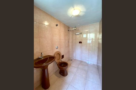 Casa para alugar com 300m², 3 quartos e 2 vagasBanheiro externo 
