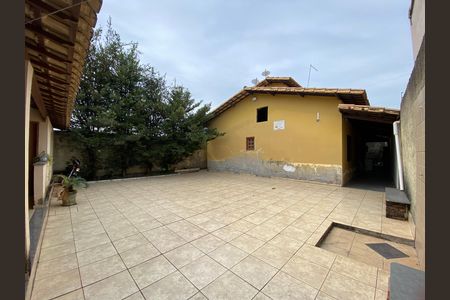Casa para alugar com 300m², 3 quartos e 2 vagasQuintal