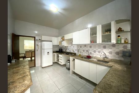 Casa para alugar com 300m², 3 quartos e 2 vagasCozinha
