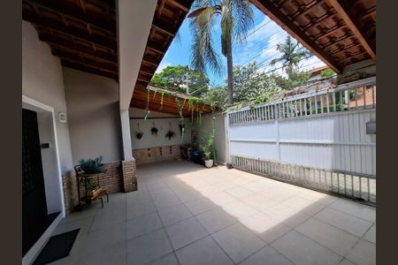 Casa à venda com 250m², 5 quartos e 3 vagas