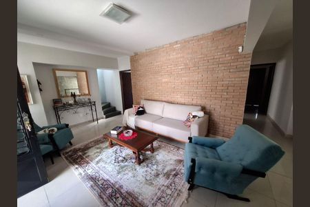 Casa à venda com 250m², 5 quartos e 3 vagas
