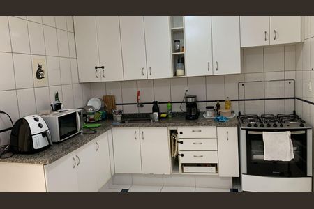 Casa à venda com 3 quartos, 300m² em Vila Congonhas, São Paulo