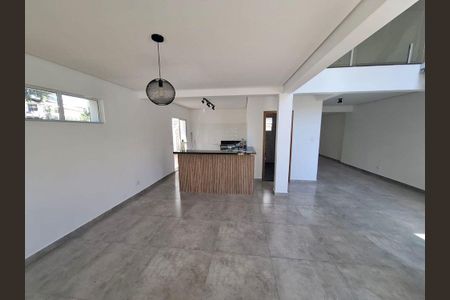 Casa à venda com 3 quartos, 200m² em Planalto Paulista, São Paulo
