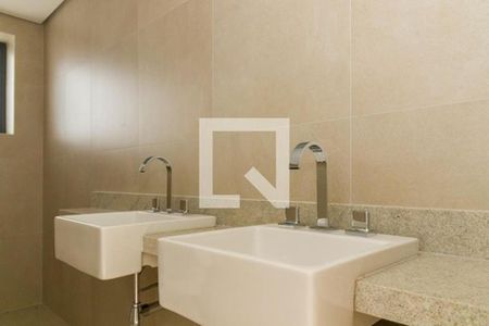 Apartamento à venda com 196m², 3 quartos e 3 vagas Apartamento à venda com 196m², 3 quartos e 3 vagasBanheiro da Suíte 1
