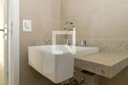 Apartamento à venda com 196m², 3 quartos e 3 vagas Apartamento à venda com 196m², 3 quartos e 3 vagasBanheiro da Suíte 2