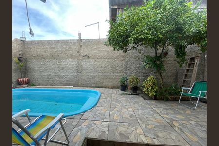 Casa à venda com 70m², 3 quartos e 2 vagas